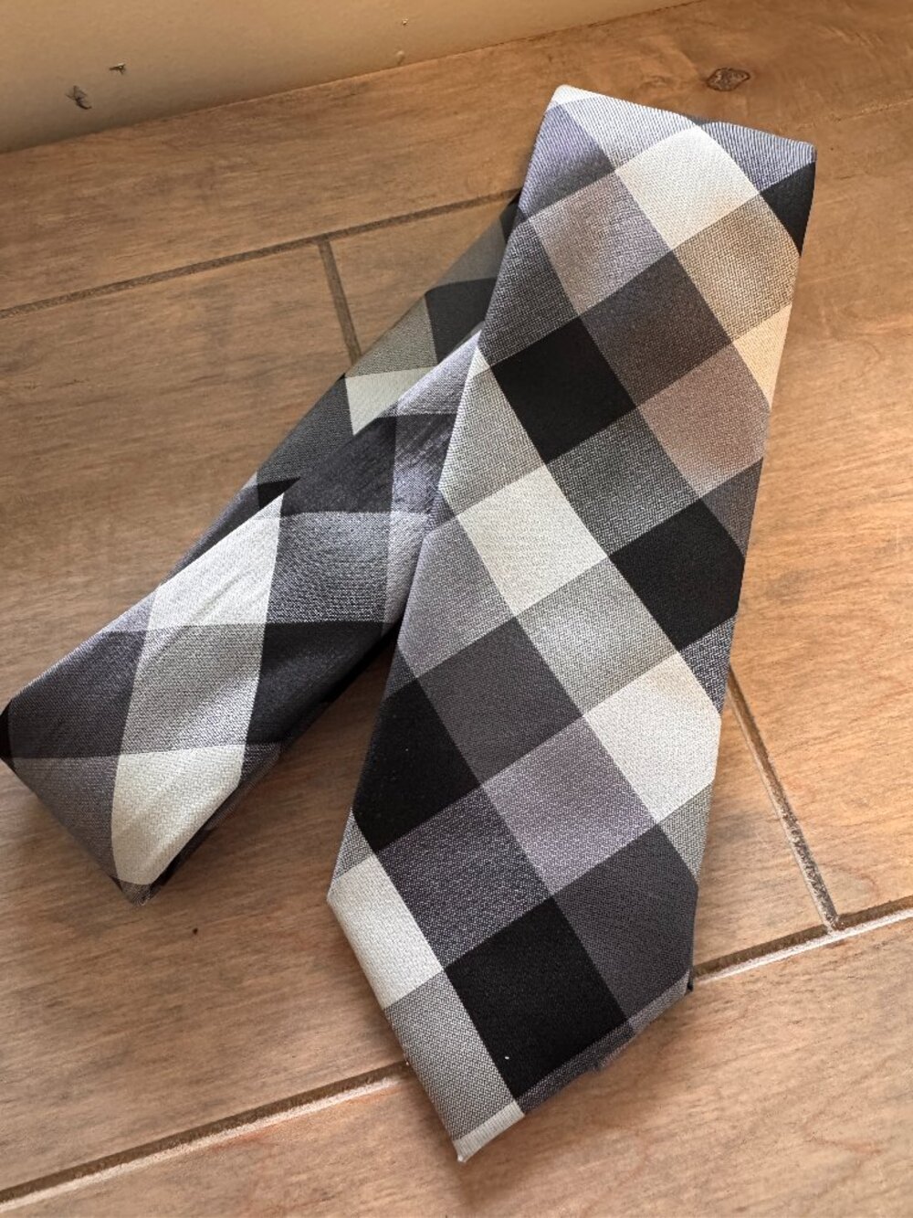 Classic! Amazon Essentials Black & White Plaid Men’s Tie